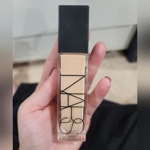 Nars Natural Radiant Longwear Foundation - Mont Blanc
